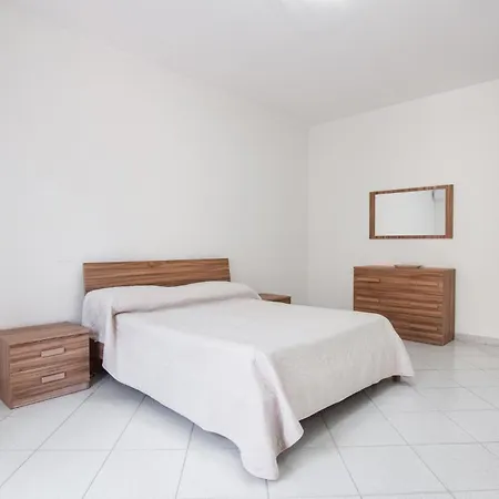 3 Bedroom Pet Friendly In * Casteldaccia